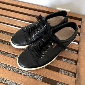 ECCO Women’s Soft VII Leather Lace-Up Sneakers